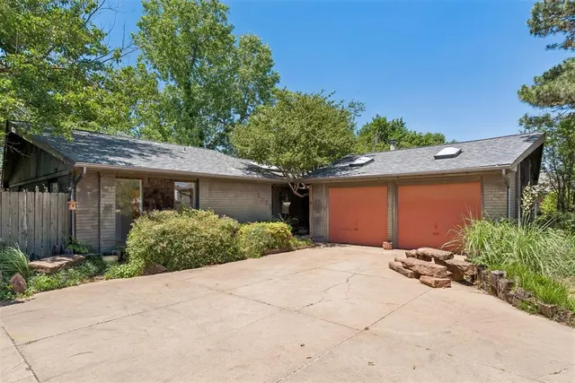 Photo 2 — 2721 NW 109th Terrace, Oklahoma City, OK 73120