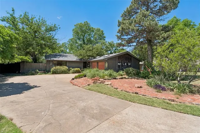 Photo 3 — 2721 NW 109th Terrace, Oklahoma City, OK 73120