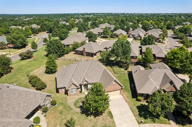 Photo 3 — 2925 Longmeadow, Edmond, OK 73003