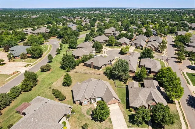 Photo 4 — 2925 Longmeadow, Edmond, OK 73003