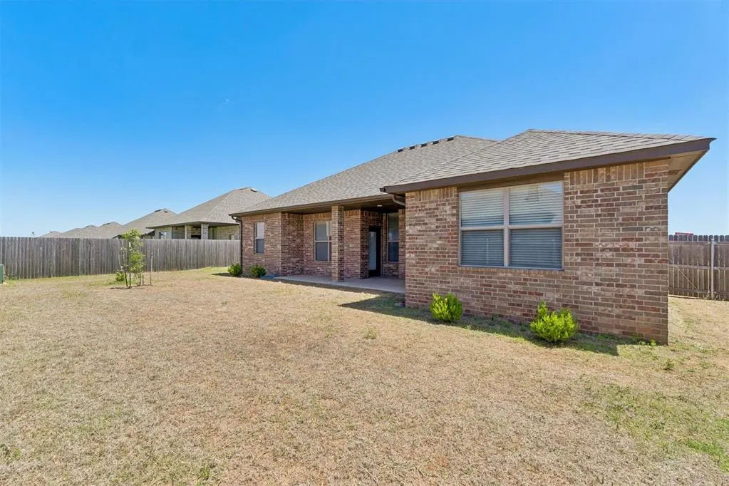 Photo 12 — 625 N Cottontail Way, Mustang, OK 73064