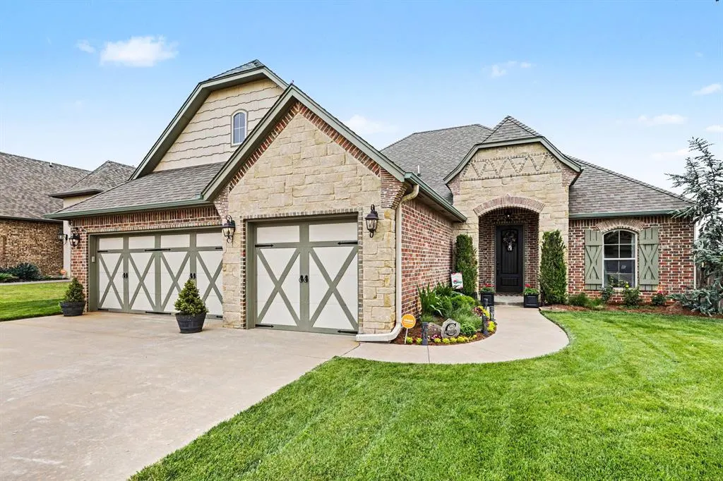 Photo 6 — 2309 E Thomas Terrace, Mustang, OK 73064