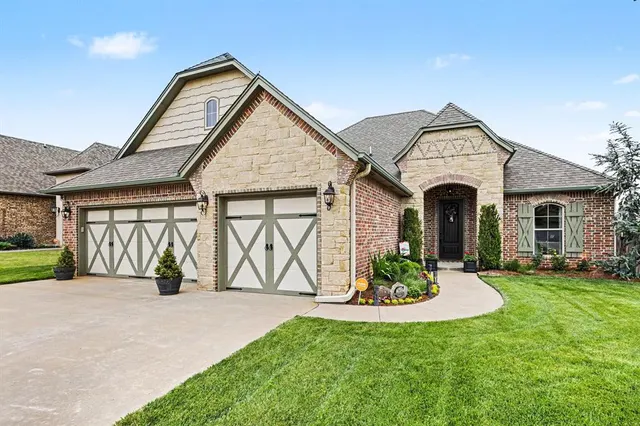 Photo 6 — 2309 E Thomas Terrace, Mustang, OK 73064