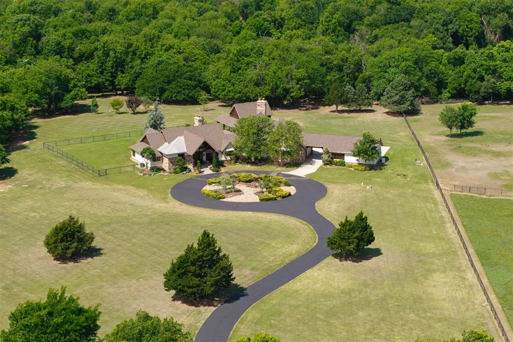 Photo 2 — 3150 W Waterloo Road, Edmond, OK 73025
