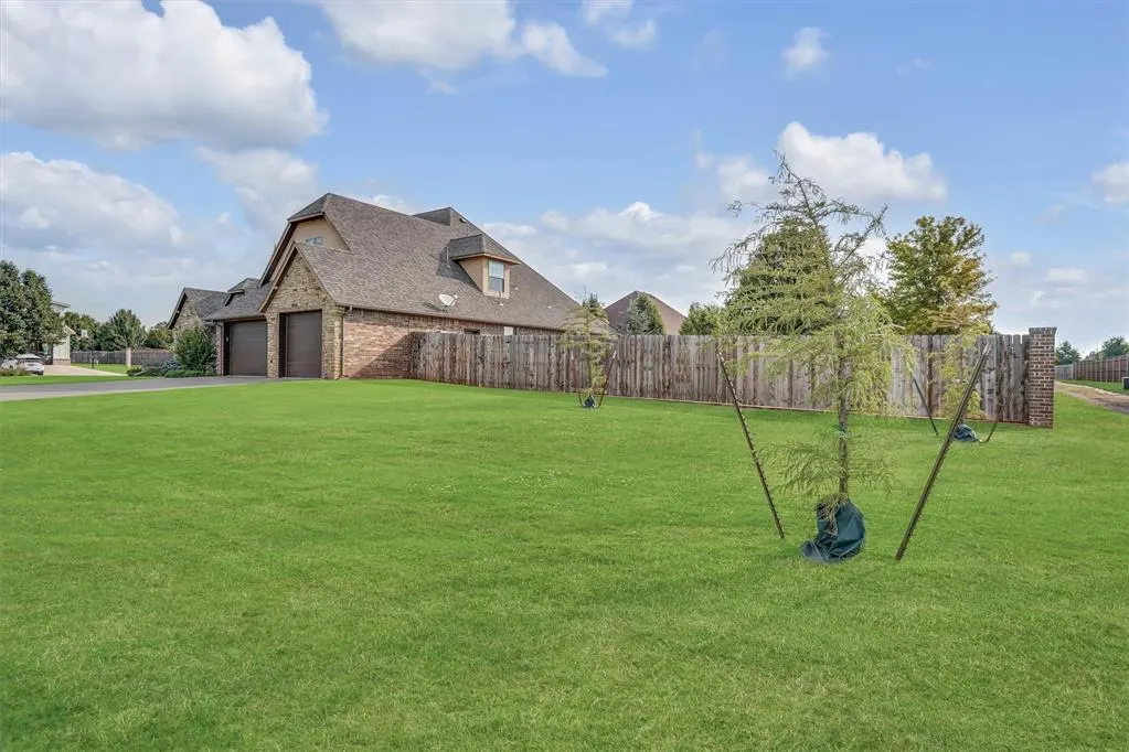 Photo 4 — 1112 Dogwood Drive, Elk City, OK 73644