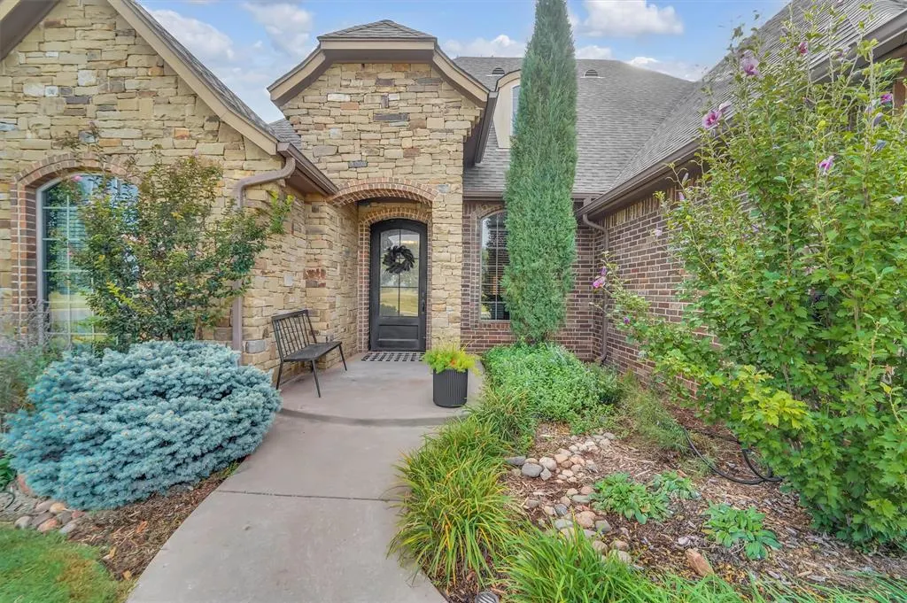 Front exterior — 1112 Dogwood Drive, Elk City, OK 73644