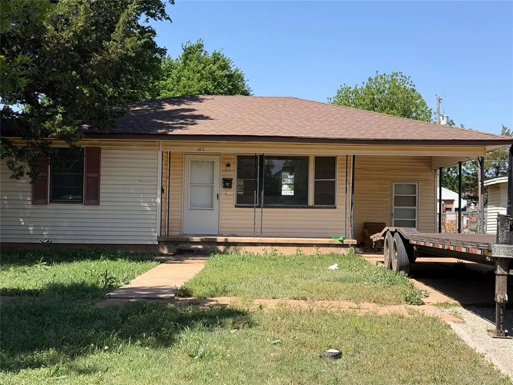 Front exterior — 109 S Lincoln Street, Hobart, OK 73651