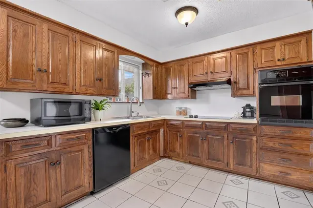 Photo 7 — 2324 NW 112th Street, Oklahoma City, OK 73120
