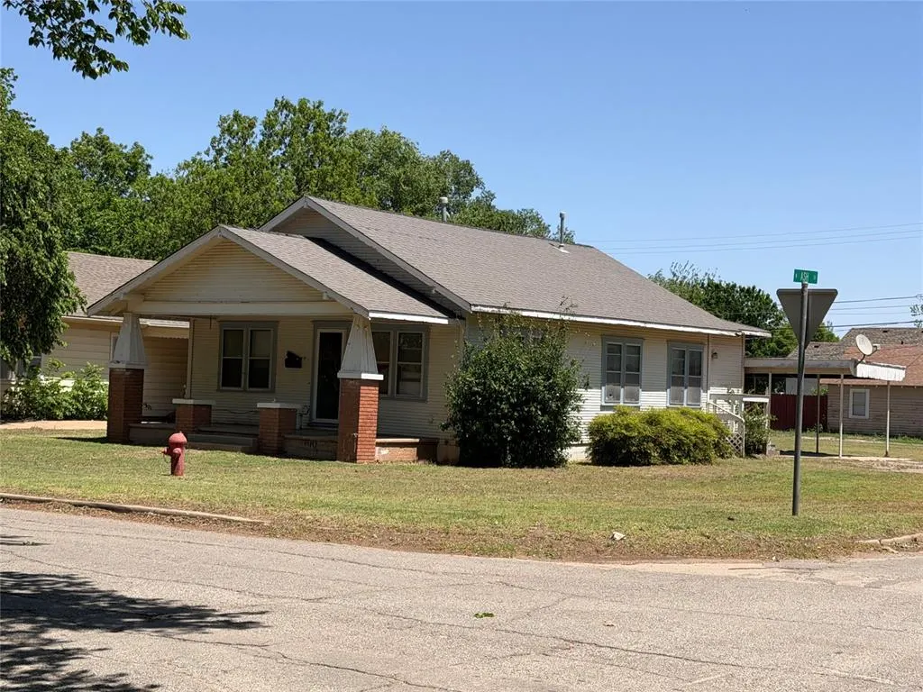Front exterior — 302 N Hill Street, Hobart, OK 73651