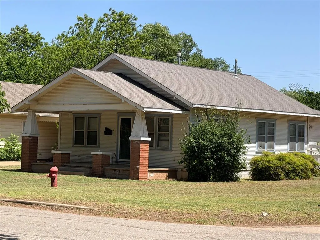 Photo 2 — 302 N Hill Street, Hobart, OK 73651