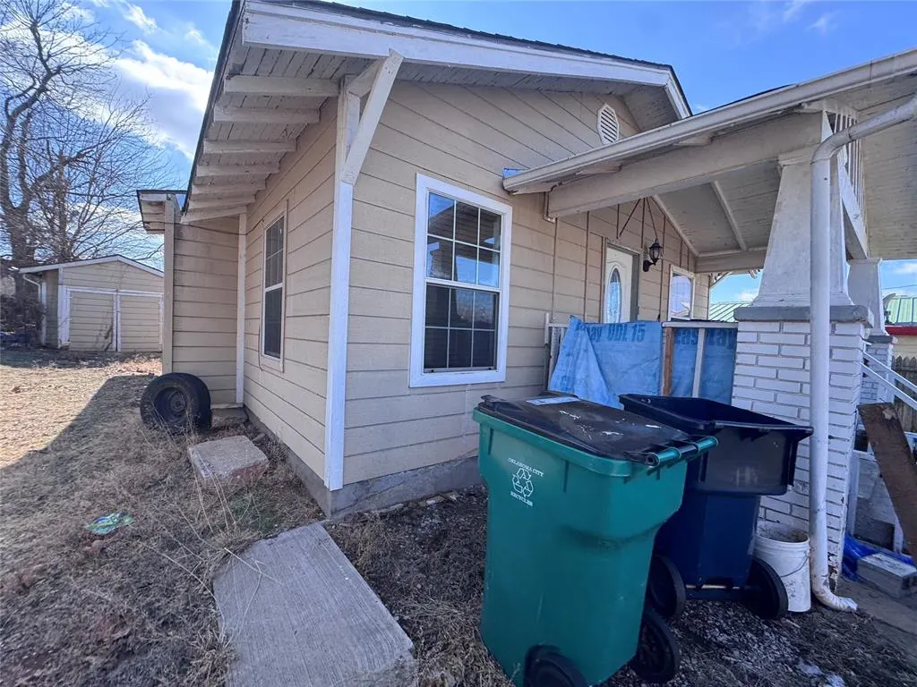 Photo 2 — 424 SW 28th Street, Oklahoma City, OK 73109