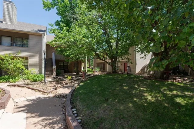 Photo 7 — 11130 Stratford Drive 319, Oklahoma City, OK 73120