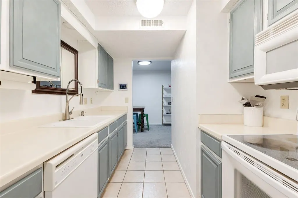 Photo 18 — 11130 Stratford Drive 319, Oklahoma City, OK 73120