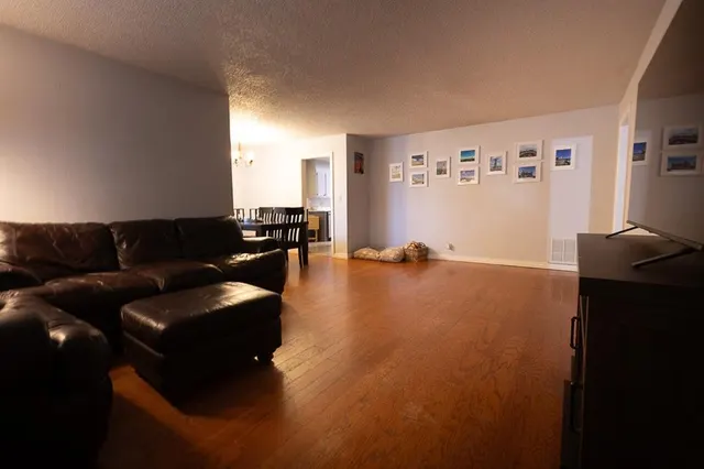 Photo 4 — 4812 N College Avenue, Bethany, OK 73008