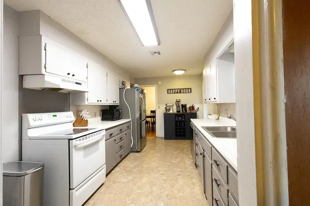 Photo 7 — 4812 N College Avenue, Bethany, OK 73008
