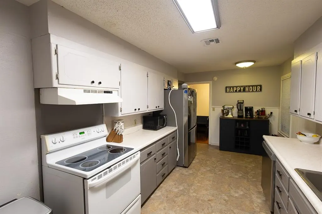 Photo 11 — 4812 N College Avenue, Bethany, OK 73008
