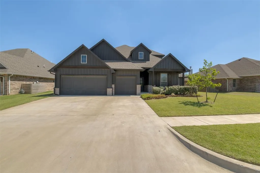Front exterior — 9141 NW 115th Terrace, Yukon, OK 73099