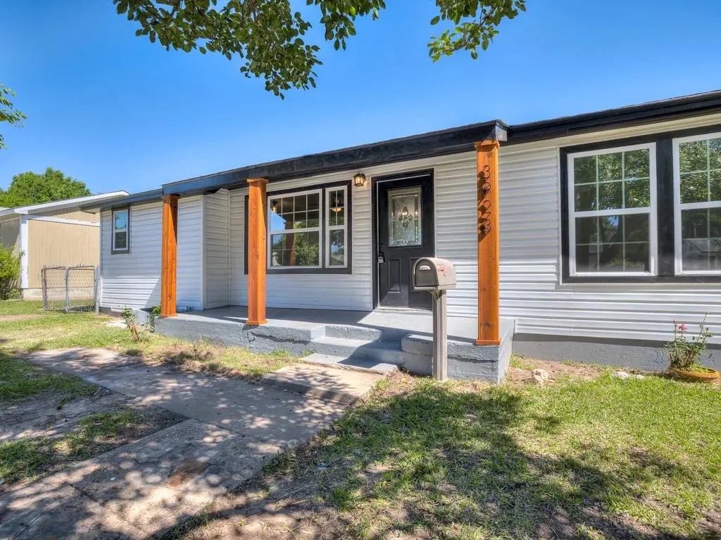 Photo 2 — 3923 SE 10th Place, Del City, OK 73115