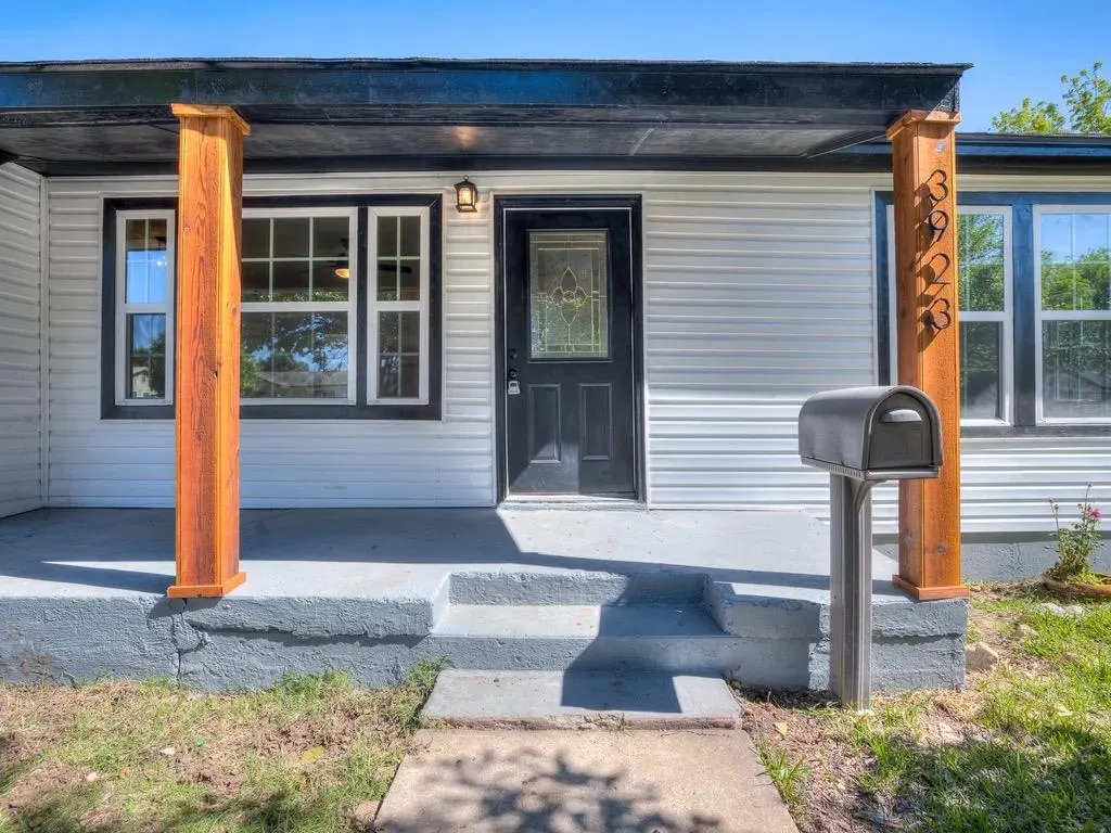 Photo 3 — 3923 SE 10th Place, Del City, OK 73115