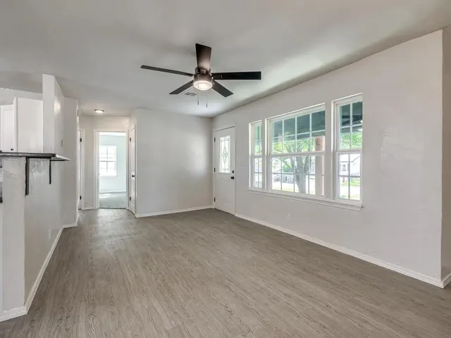 Photo 5 — 3923 SE 10th Place, Del City, OK 73115