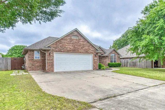 Photo 3 — 2340 Chadwick Drive, Norman, OK 73071
