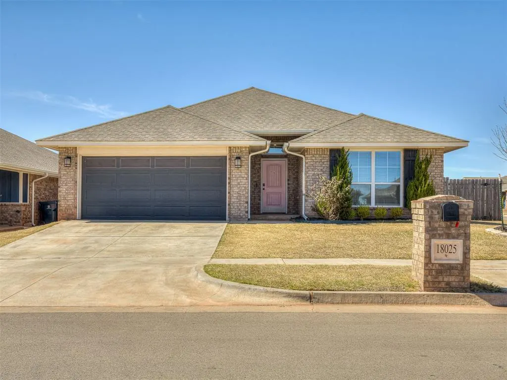 Photo 2 — 18025 Sunny Stone Court, Edmond, OK 73012