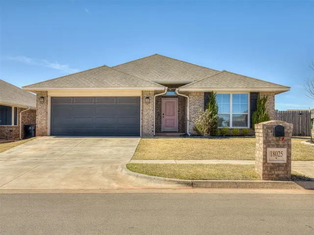 Photo 2 — 18025 Sunny Stone Court, Edmond, OK 73012