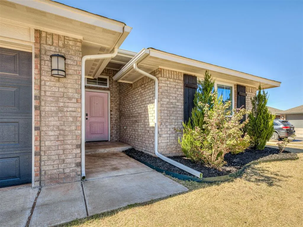 Photo 3 — 18025 Sunny Stone Court, Edmond, OK 73012