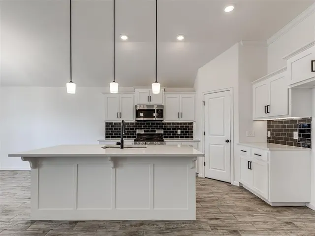 Photo 5 — 18025 Sunny Stone Court, Edmond, OK 73012