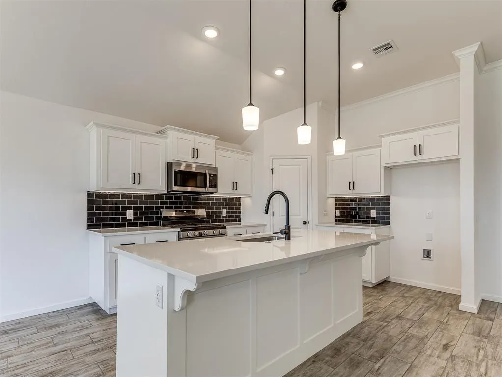 Photo 6 — 18025 Sunny Stone Court, Edmond, OK 73012