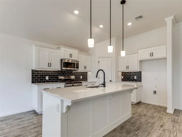 Photo 6 — 18025 Sunny Stone Court, Edmond, OK 73012