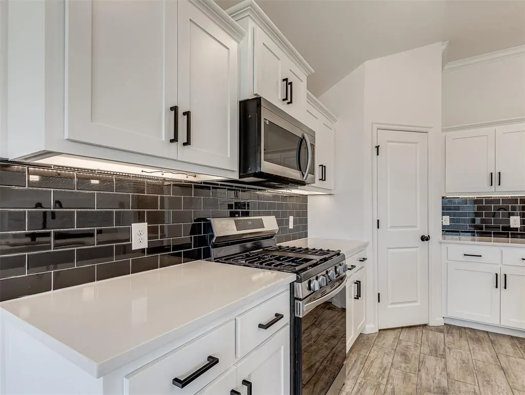Photo 8 — 18025 Sunny Stone Court, Edmond, OK 73012