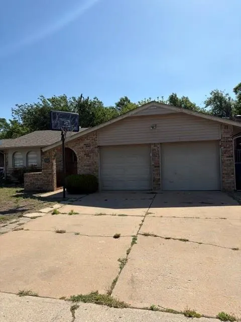 Photo 2 — 712 N Anita Drive, Oklahoma City, OK 73127