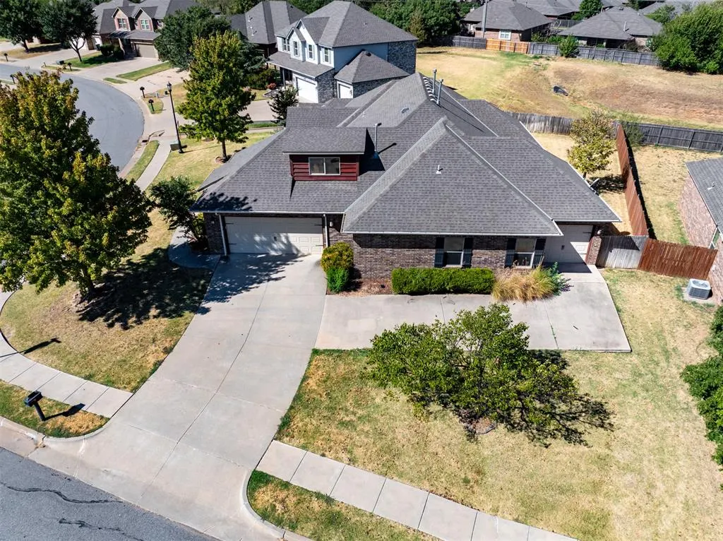 Photo 3 — 2817 Marigold Lane, Edmond, OK 73013