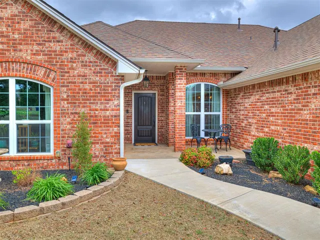 Photo 2 — 9924 Fawn Hollow Road, Mustang, OK 73064