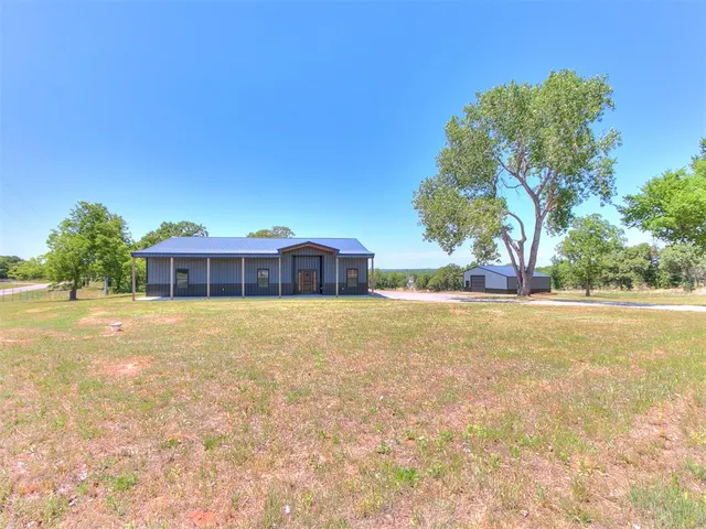 Front exterior — 17899 N Harrah Road, Luther, OK 73054