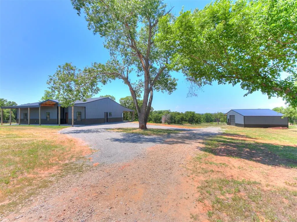 Photo 2 — 17899 N Harrah Road, Luther, OK 73054