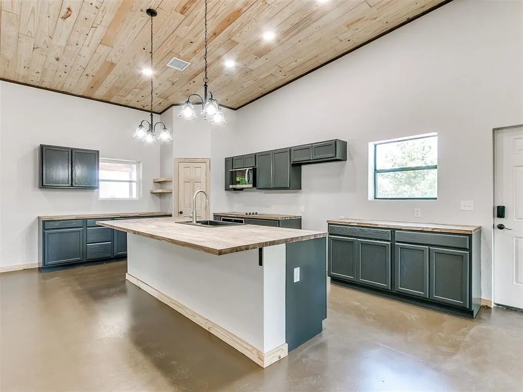 Photo 11 — 17899 N Harrah Road, Luther, OK 73054