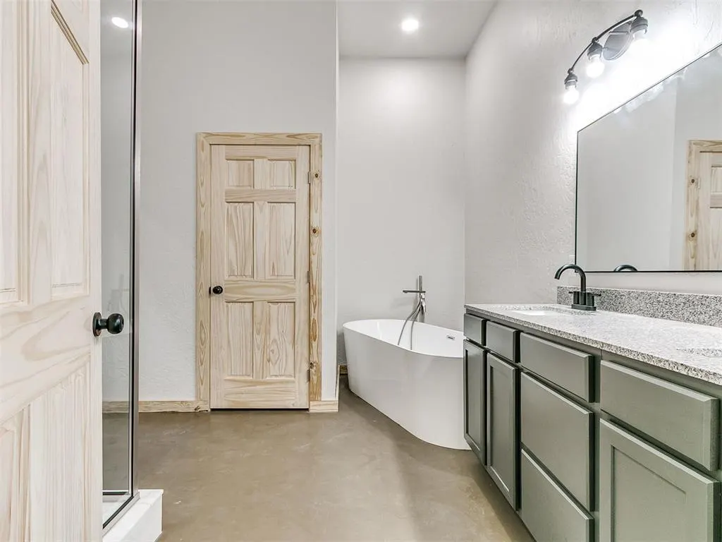 Photo 35 — 17899 N Harrah Road, Luther, OK 73054