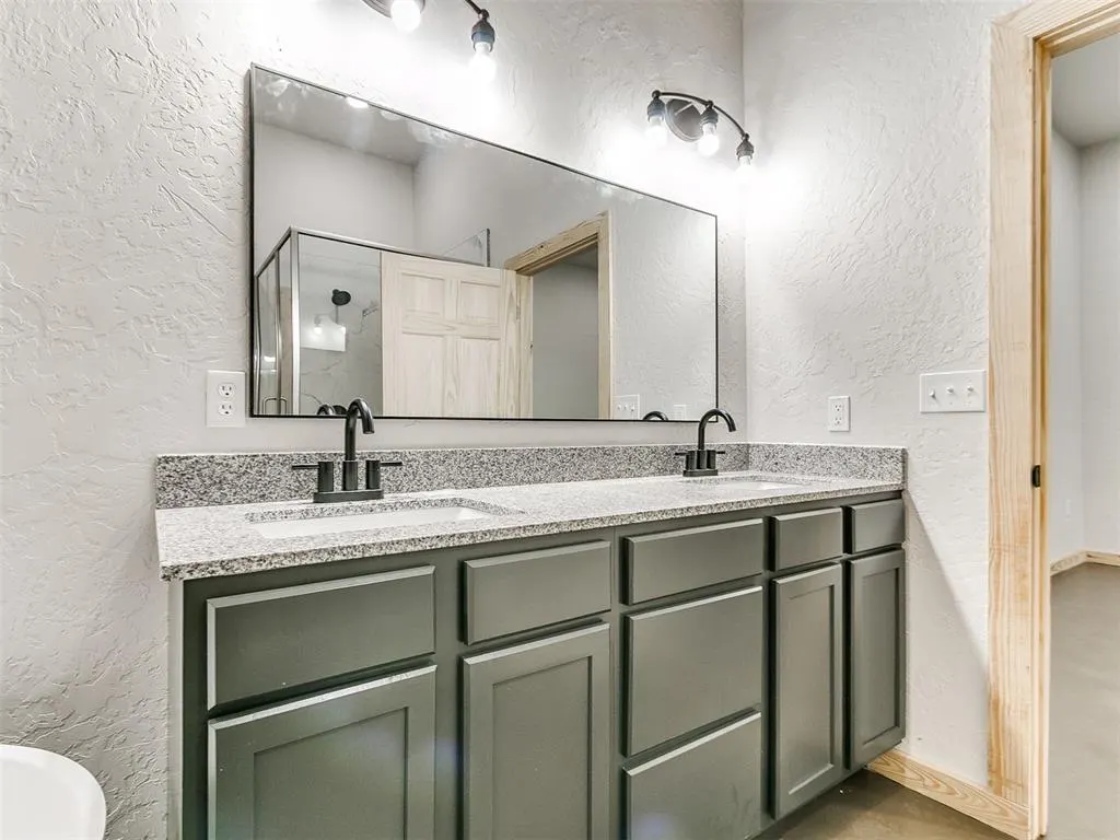 Photo 37 — 17899 N Harrah Road, Luther, OK 73054