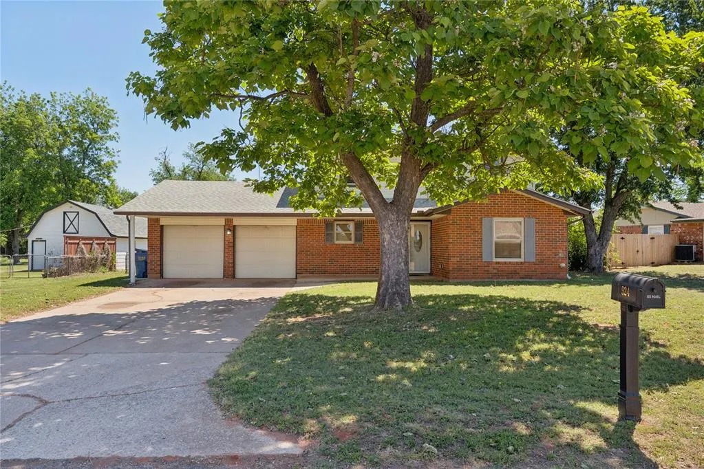 Front exterior — 924 S Meadow Lane, Mustang, OK 73064