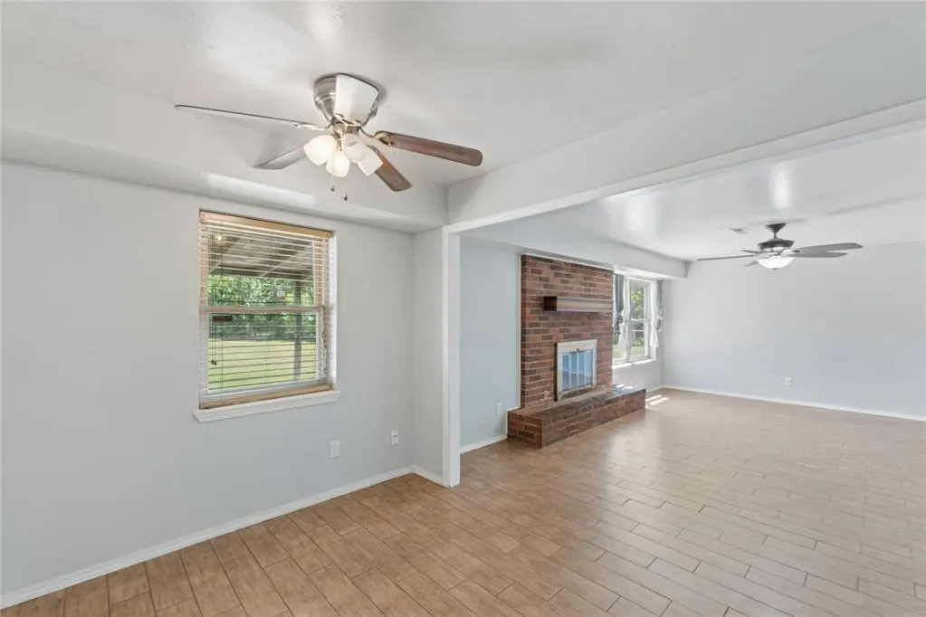 Photo 10 — 924 S Meadow Lane, Mustang, OK 73064