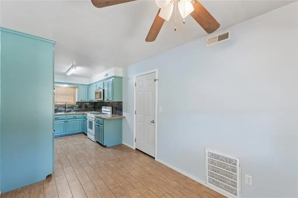 Photo 12 — 924 S Meadow Lane, Mustang, OK 73064
