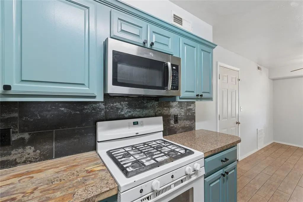 Photo 17 — 924 S Meadow Lane, Mustang, OK 73064