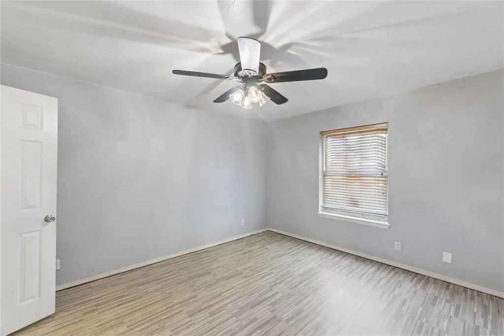 Photo 18 — 924 S Meadow Lane, Mustang, OK 73064