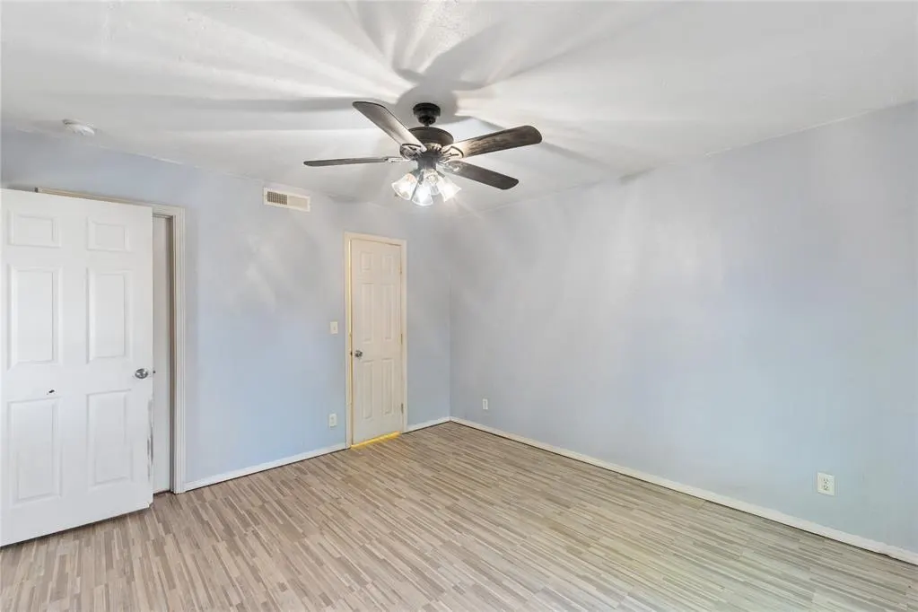 Photo 21 — 924 S Meadow Lane, Mustang, OK 73064