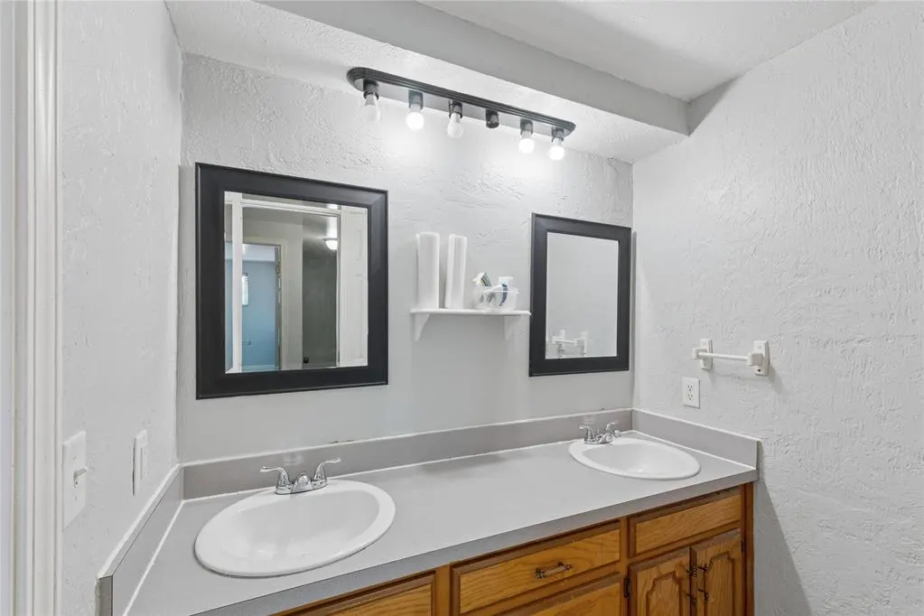 Photo 27 — 924 S Meadow Lane, Mustang, OK 73064