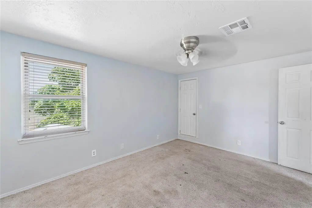 Photo 32 — 924 S Meadow Lane, Mustang, OK 73064