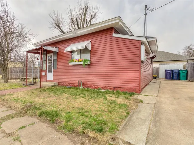 Photo 4 — 2901 N McKinley Avenue, Oklahoma City, OK 73106