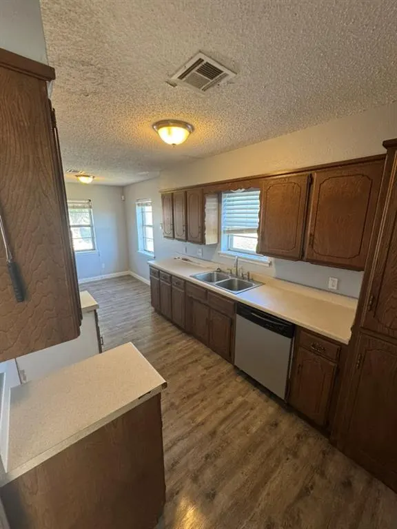 Photo 2 — 725 Elm Avenue, Geary, OK 73040